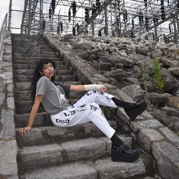 “Consumption Ark-0067” - Picture 4 of 4